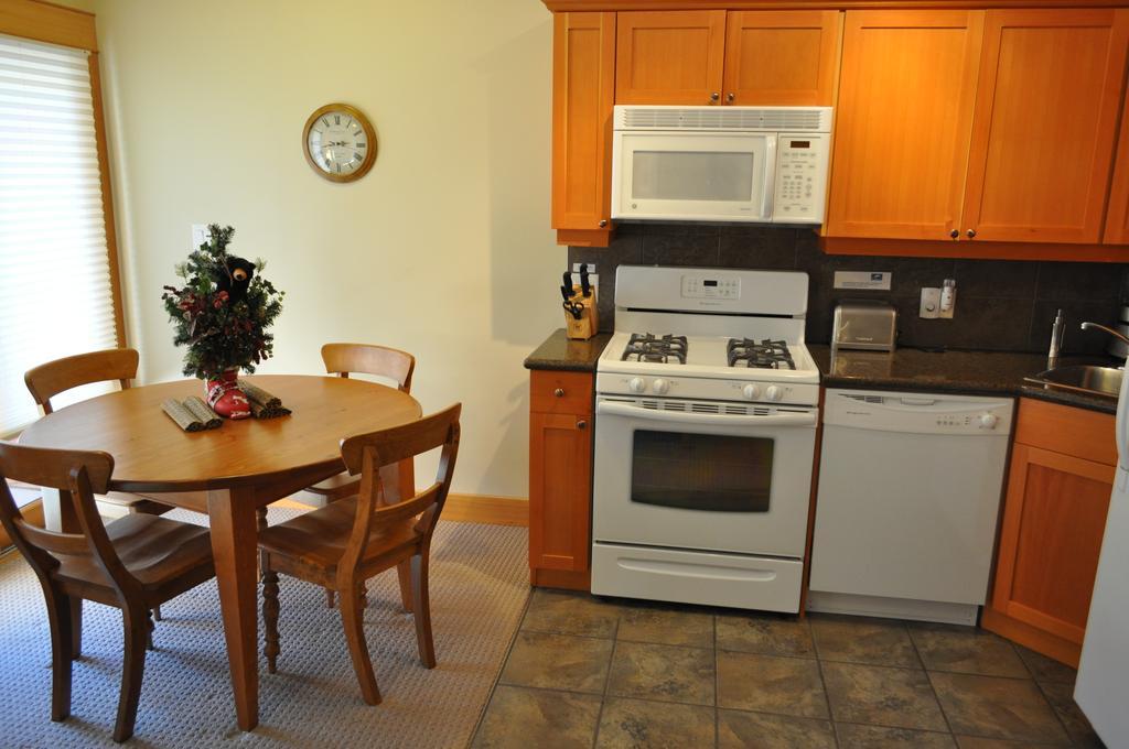 Red Mountain Village Condos Rossland Rom bilde